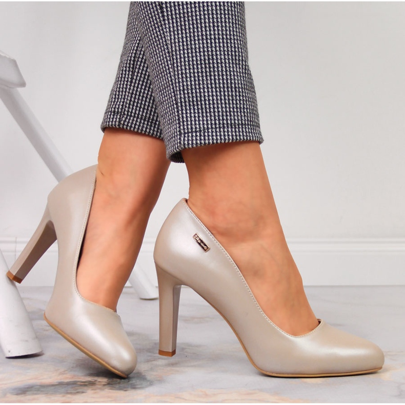 Lodičky na post perleťový akt Sergio Leone béžový 1