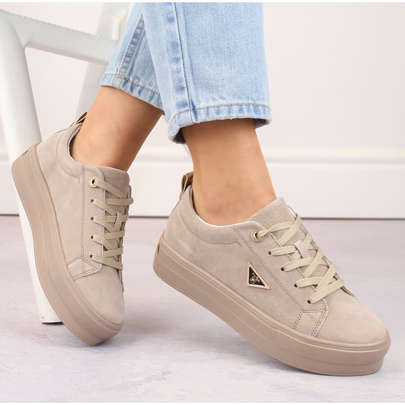 Dámské béžové kožené semišové boty na platformě Filippo DP3533 béžový 1 Dámské béžové kožené semišové boty na platformě Filippo DP3533 béžový 1