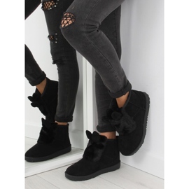 Černá emusie s ušima B198 černá 1 Černá emusie s ušima B198 černá 1