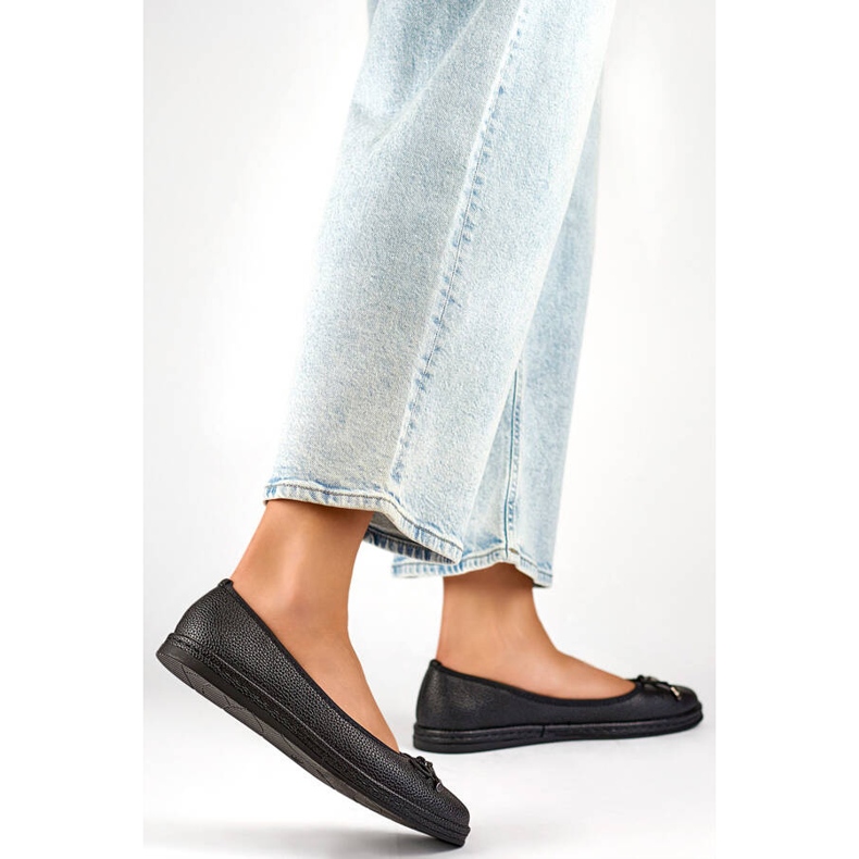 Dámské pohodlné černé balerínky s mašlí GD-XR392A-B černá 2