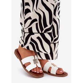 Ploché žabky s výřezy a bílou dekorací bílý 1 Ploché žabky s výřezy a bílou dekorací bílý 1