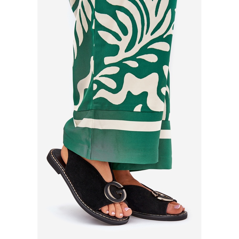 Ploché sandály s černou dekorací černá 1