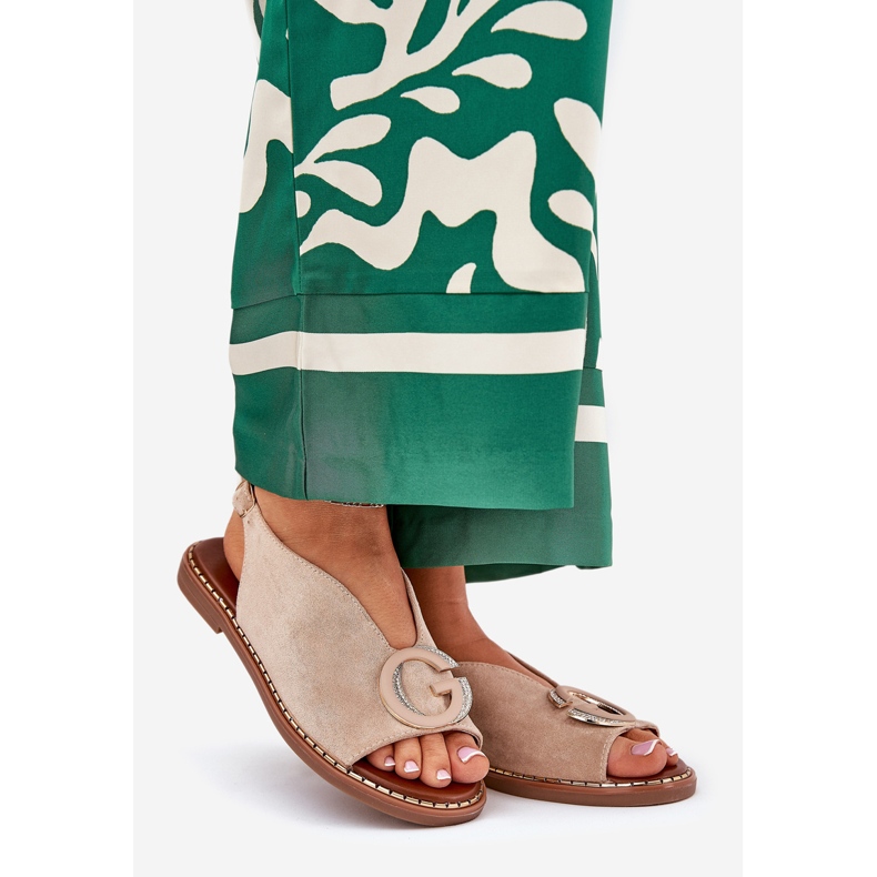 Ploché ženské sandály s béžovou dekorací béžový 1