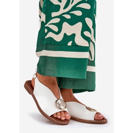 Ploché elegantní sandály s bílou dekorací bílý 1 Ploché elegantní sandály s bílou dekorací bílý 1