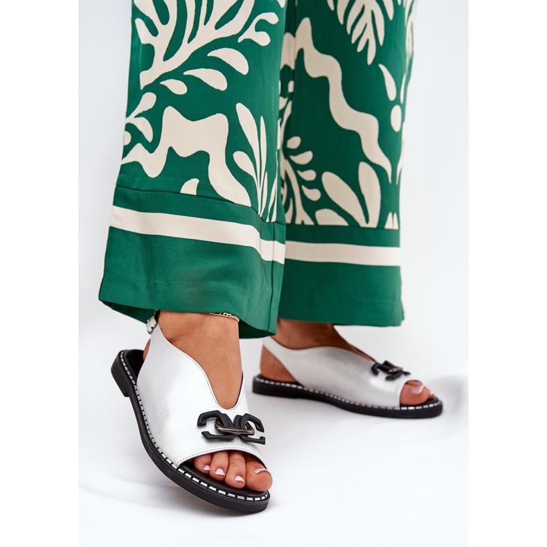 Ploché sandály s koženou koženou kůží s ekologickou ozdobou stříbrný 2 Ploché sandály s koženou koženou kůží s ekologickou ozdobou stříbrný 2