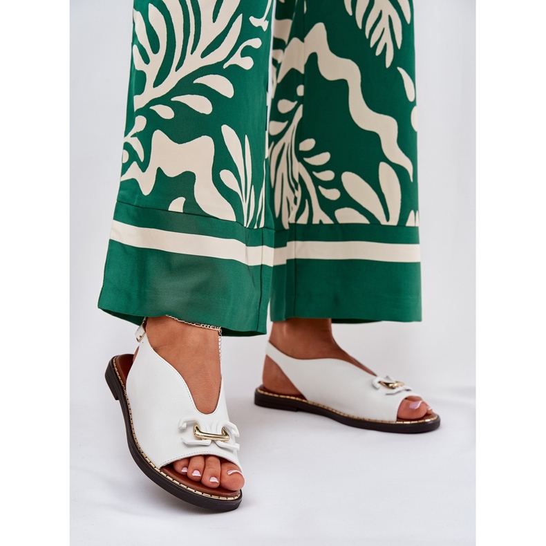 Ploché sandály s dekorací s ekologickou koženou bílou dekorací bílý 2 Ploché sandály s dekorací s ekologickou koženou bílou dekorací bílý 2