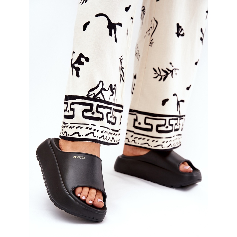 Dámské pěnové pantofle na černé platformě Big Star RR274A567 černá 2