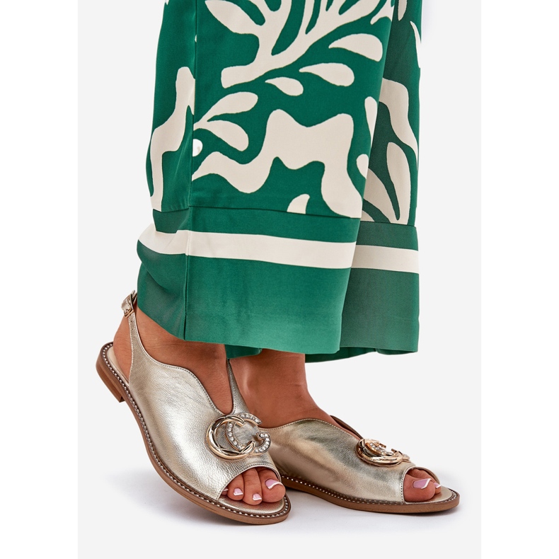 Laura Messi Ploché kožené sandály s dekorací Laury Messi 2865 Zlotys zlatý 1