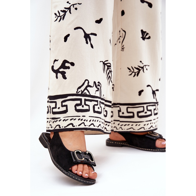 Jezzi Ploché sandály s dekorací Eco Suede Black černá 2 Jezzi Ploché sandály s dekorací Eco Suede Black černá 2
