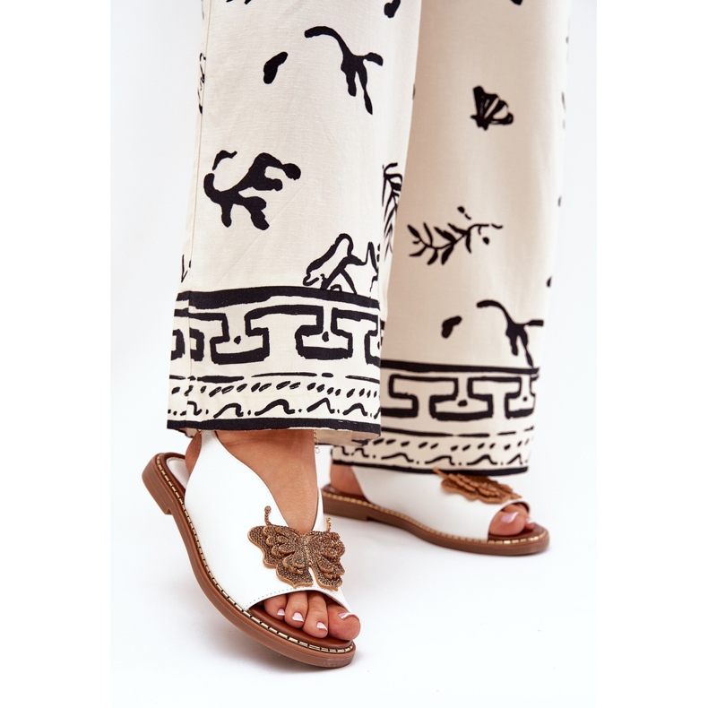 Jezzi Dámské sandály s plochou s bílou dekorací bílý 2 Jezzi Dámské sandály s plochou s bílou dekorací bílý 2