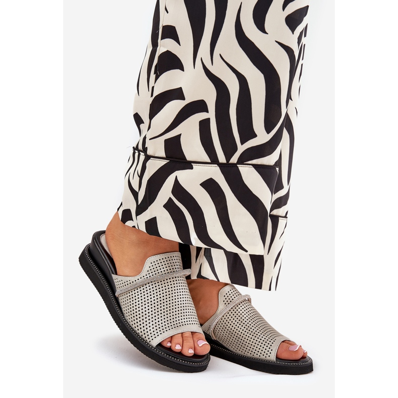 Jezzi Dámské klíny s dekorativním stříbrným popruhem šedá 1 Jezzi Dámské klíny s dekorativním stříbrným popruhem šedá 1