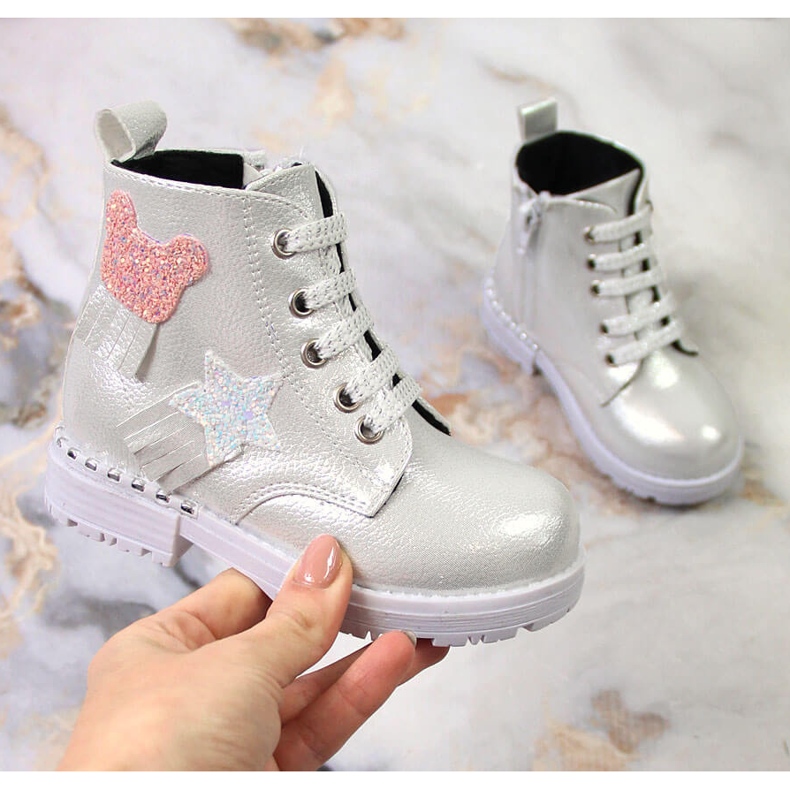 Lesklé stříbrné zateplené stříbrné dívčí kozačky Potocki stříbrný 2