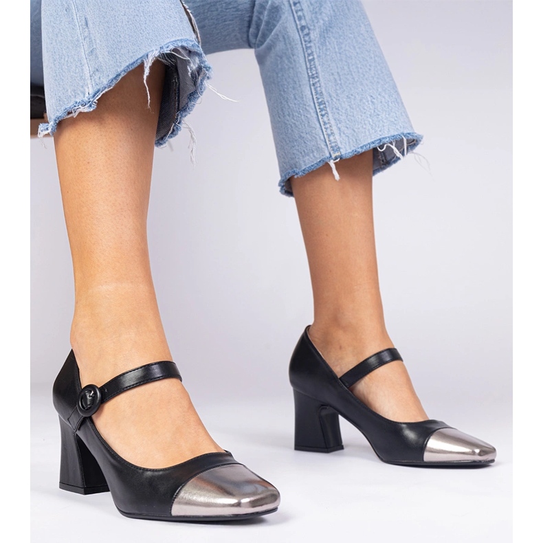 Černá dámská čerpadla se stříbrným prstem 1