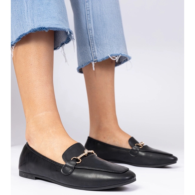 Černé mokasíny se zlatou dekorací a zirkonem černá 1