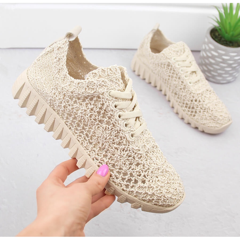 Dámské béžové krajkové sportovní boty T.Sokolski 1982 béžový 1