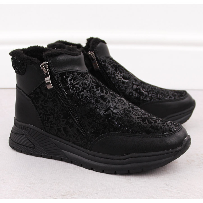Dámské černé kožené kotníkové boty s květinami T.Sokolski Z24-329 černá 2