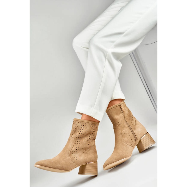 Dámské prolamované kotníkové boty, béžové RQ468KH béžový 1