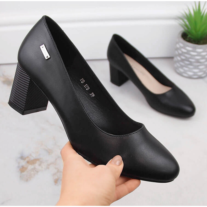 Černé lodičky na ozdobném sloupku od Sergio Leone černá 1