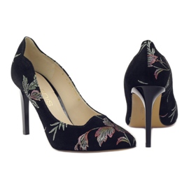 Anis Čerpadla na čepu výšivka 4566 černá 3