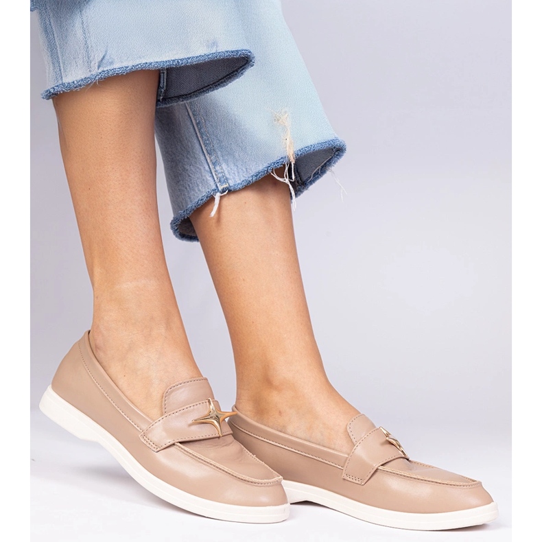 Tmavé béžové dámské mokasíny se zlatou dekorací béžový 2