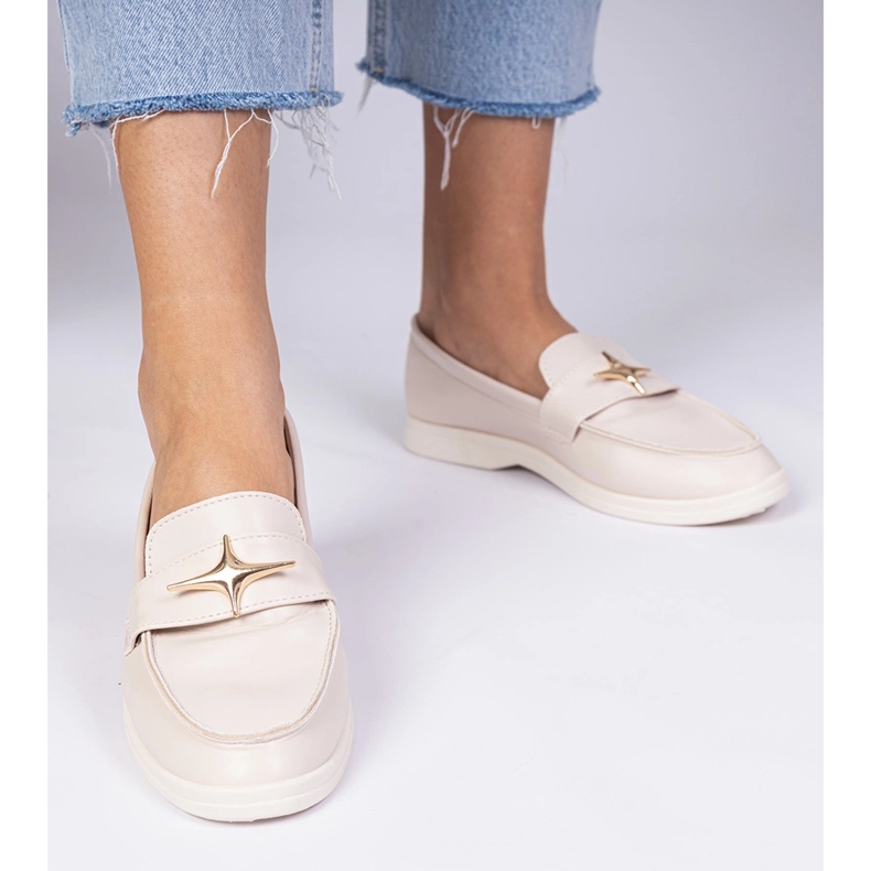 Béžové dámské mokasíny se zlatou dekorací béžový 1