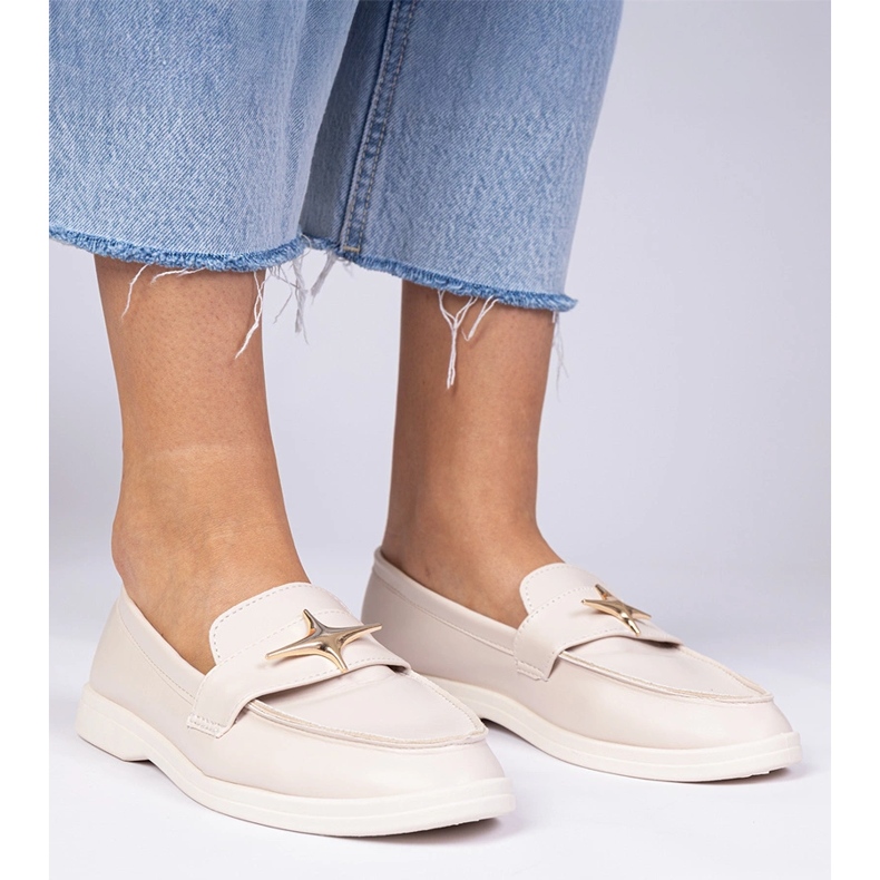 Béžové dámské mokasíny se zlatou dekorací béžový 2