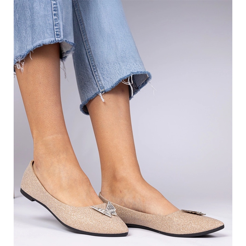 Ballerina šampaňského žen s motýlem béžový 2