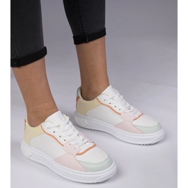 Bílé a žluté sportovní tenisky z ekopokolu bílý 1 Bílé a žluté sportovní tenisky z ekopokolu bílý 1