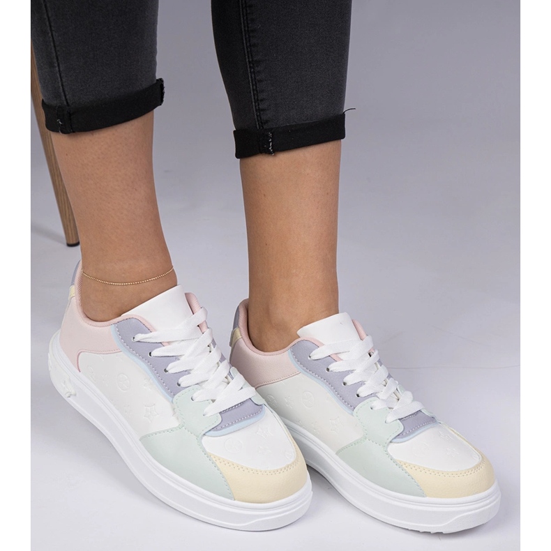 Bílé a modré sportovní tenisky z ekopokolu bílý 1