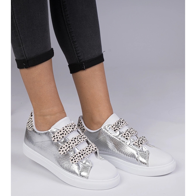 Stříbrné tenisky se zvířecím suchým zipem stříbrný 2