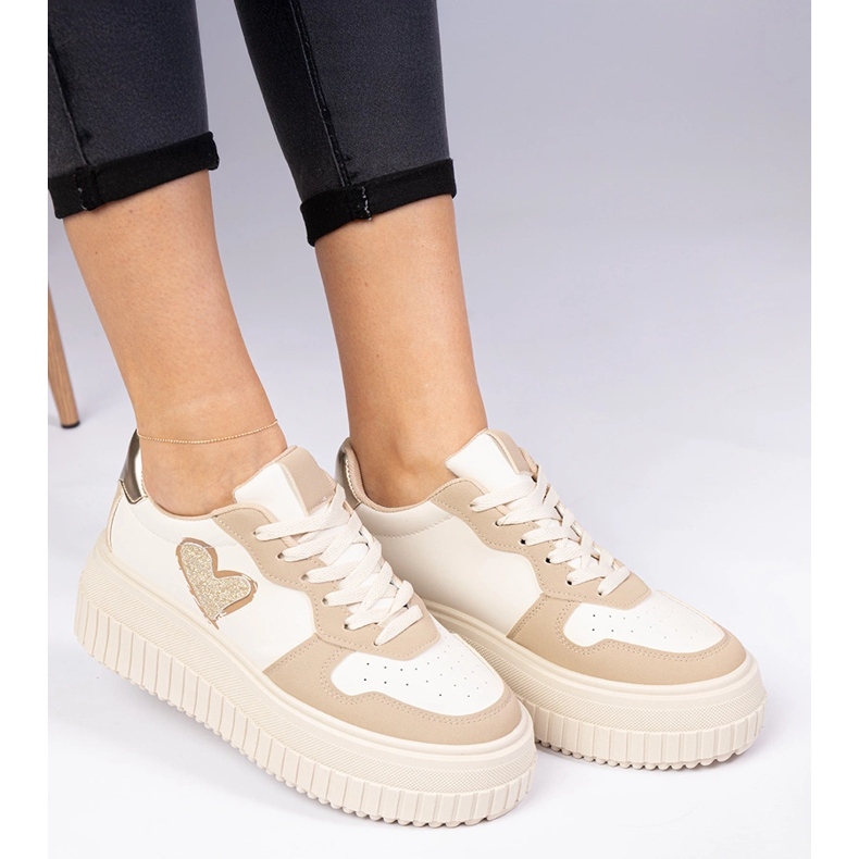 Hnědé ženské tenisky s brokátovým srdcem hnědý 1