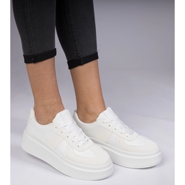 Tenisky bílých tenisek na platformě 1 Tenisky bílých tenisek na platformě 1