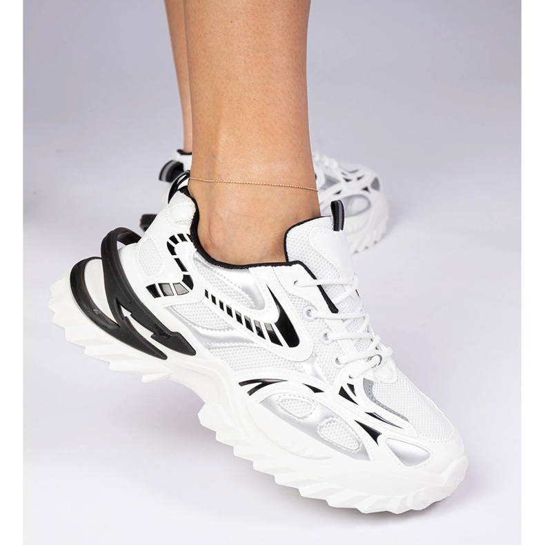 Bílé sportovní tenisky s masivní podrážkou bílý 1