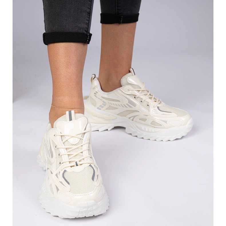 Béžové sportovní tenisky na masivní podešve béžový 1