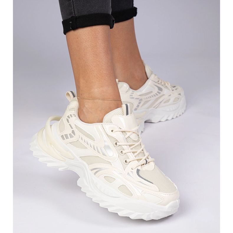 Béžové sportovní tenisky na masivní podešve béžový 2