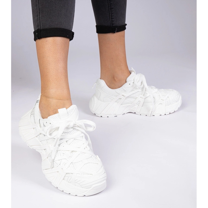 Bílé tenisky na masivní podrážce bílý 2