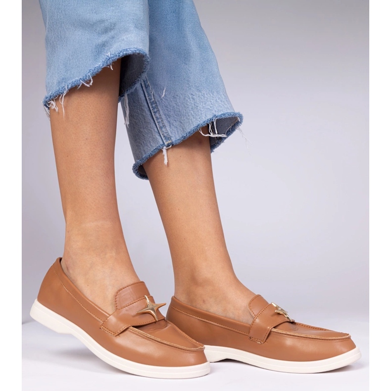 Hnědové dámské mokasíny se zlatou dekorací hnědý 1