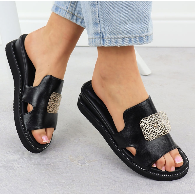 Ekologické pantofle na černé platformě s ozdobou Jezzi 2267 černá 1