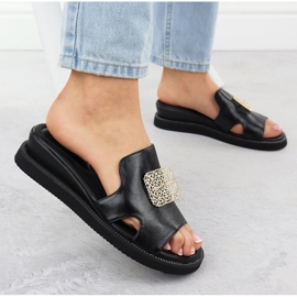 Ekologické pantofle na černé platformě s ozdobou Jezzi 2267 černý 2