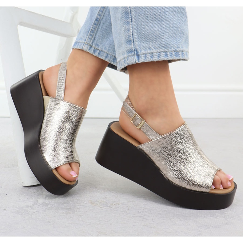 Dámské sandály na platformě Golden Jezzi 24130 zlatý 1