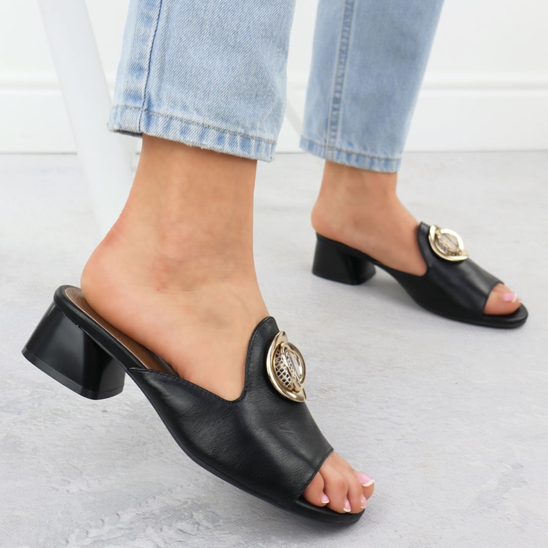 Pantofle na sloupu černé s dekorací Jezzi 214 černá 2 Pantofle na sloupu černé s dekorací Jezzi 214 černá 2