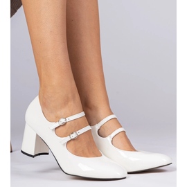 Bílá dámská čerpadla na sloupu s sponami bílý 1 Bílá dámská čerpadla na sloupu s sponami bílý 1