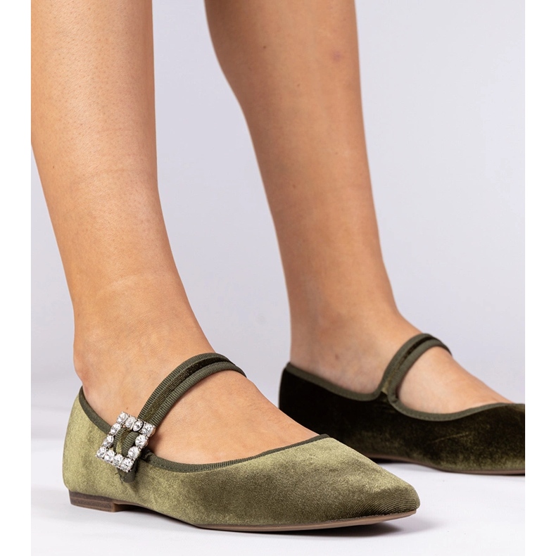 Zelené dámské velurové baleríny se sponou zelená 1