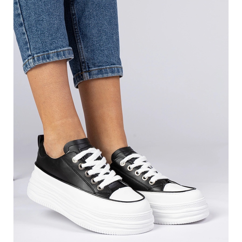 Černobílé ženské tenisky na vysoké podrážce bílý 1