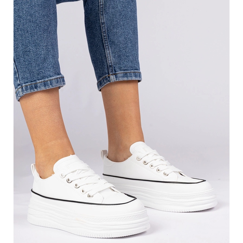 Tenisky bílých žen na vysoké podrážce 1 Tenisky bílých žen na vysoké podrážce 1