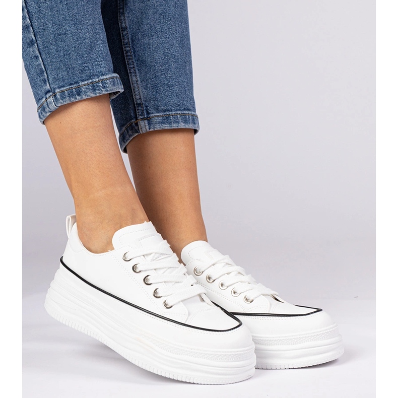 Tenisky bílých žen na vysoké podrážce 2 Tenisky bílých žen na vysoké podrážce 2