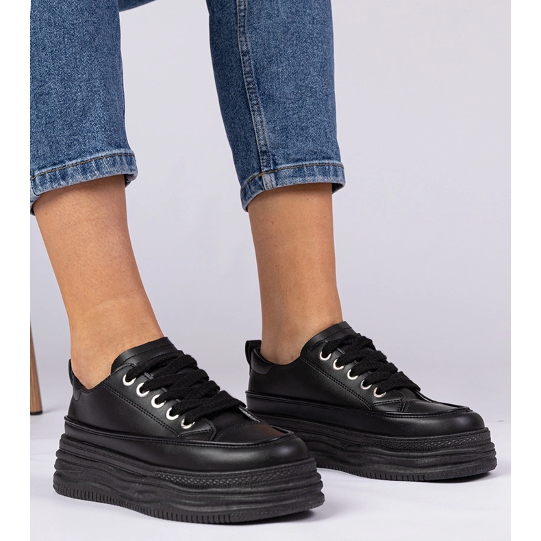 Tenisky černých žen na vysoké podrážce 1