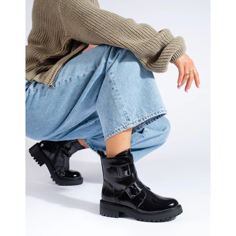 Černé dámské tašky s přezkami černá 2