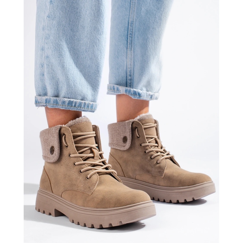 Béžové dámské kozačky s podšívkou z ovčí kůže béžový 1