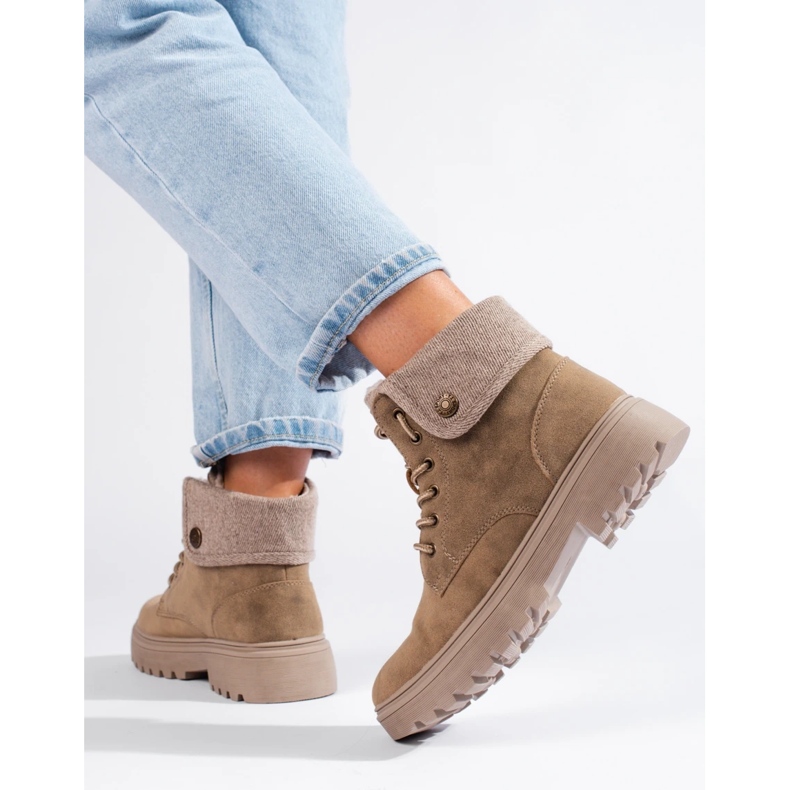 Béžové dámské kozačky s podšívkou z ovčí kůže béžový 2